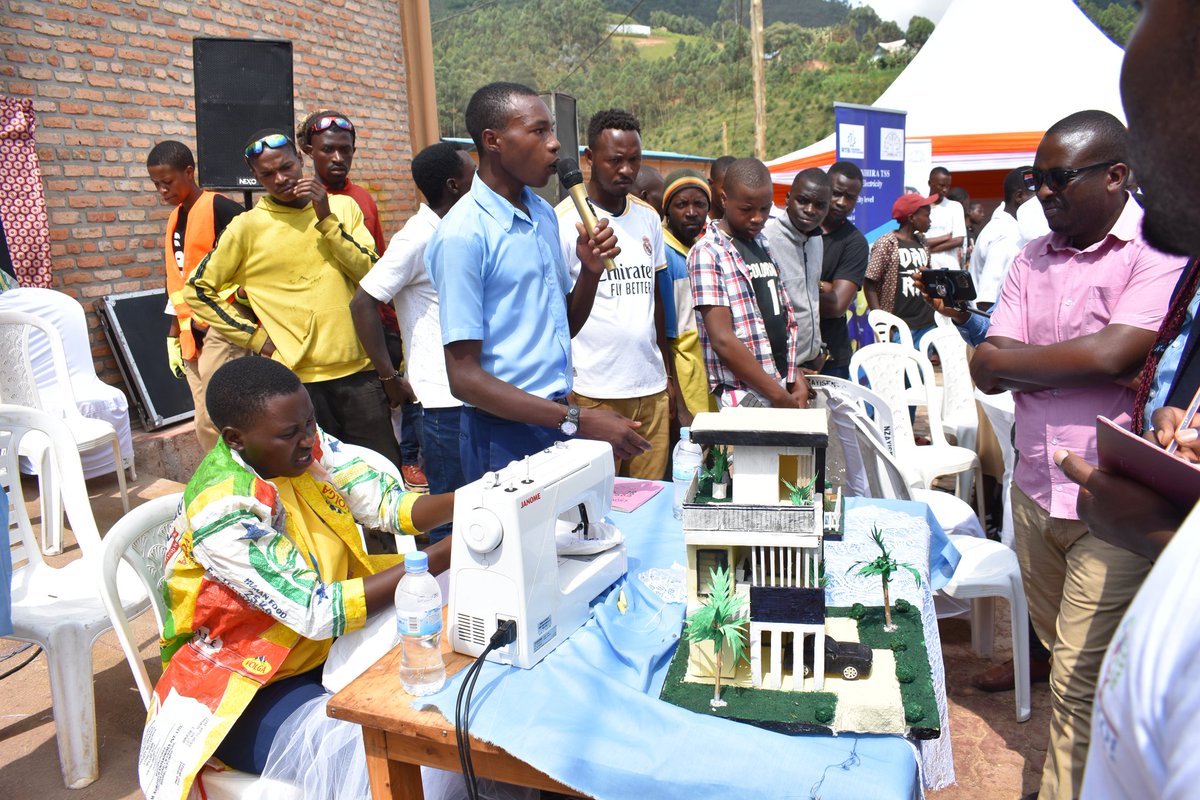 None tariki ya 01 Kamena 2024, muri <a href="/rulindodistrict/">Rulindo District</a> habaye imurikabikorwa ry'imishinga yateguwe kandi igashyirwa mu bikorwa n'abanyeshuri biganjemo abiga amasomo y'imyuga n'ubumenyingiro. Ni igikorwa cyari kigamije gushishikariza banyeshuri kwiga amasomo y'imyuga n'ubumenyingiro