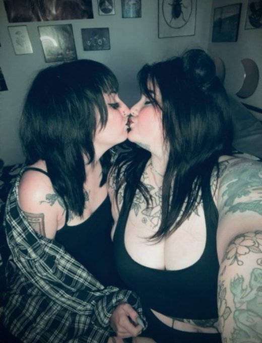Friendly reminder, I&rsquo;m 🌈gay🌈 https://t.co/zTXkSjaHUR