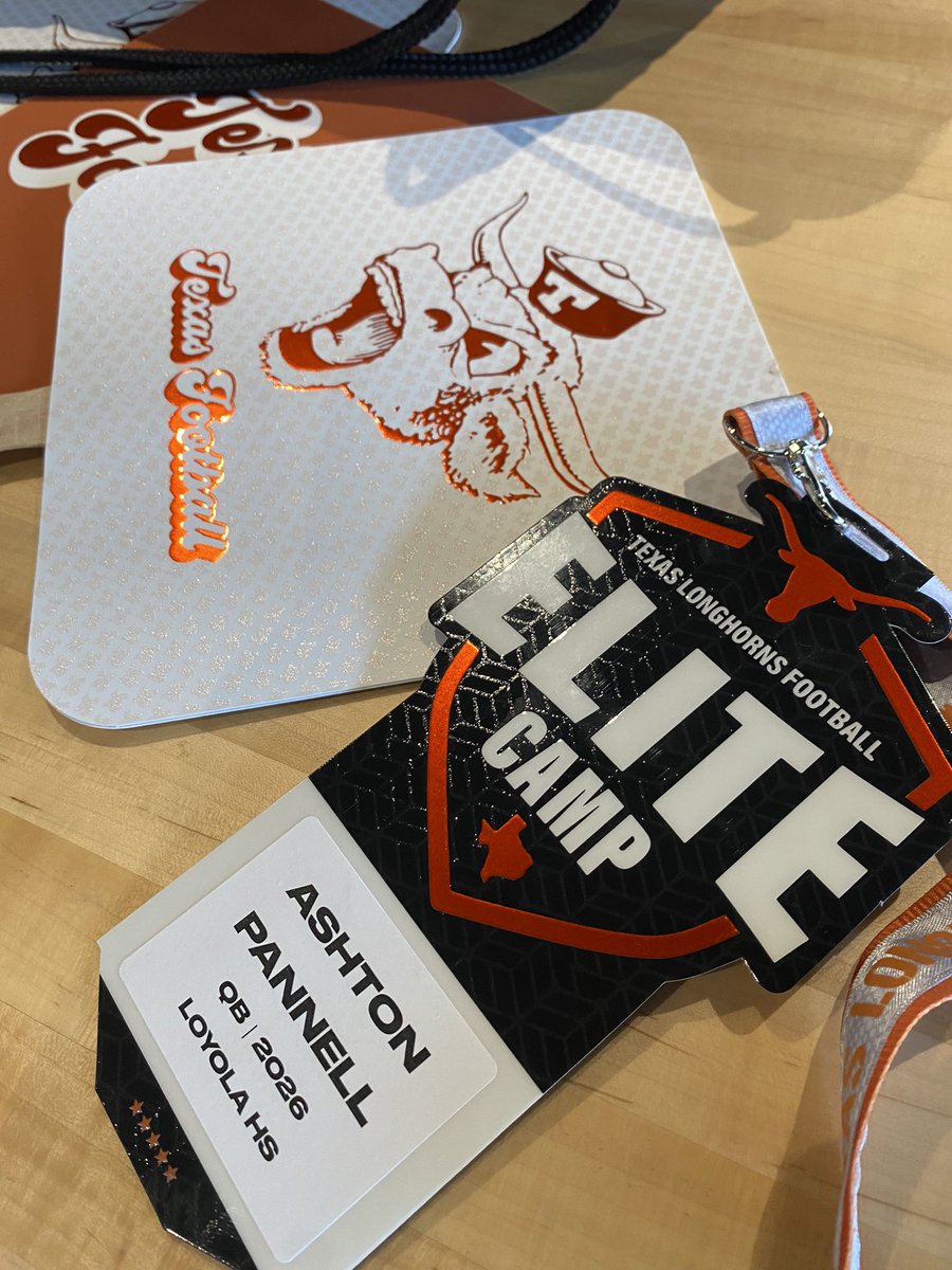 pannell_ashton's tweet image. Go Time🤘🏽 thankful for the opportunity.
Thank you @CoachSark and @milwee4 and the entire staff. #Hooken @LoyolaFB