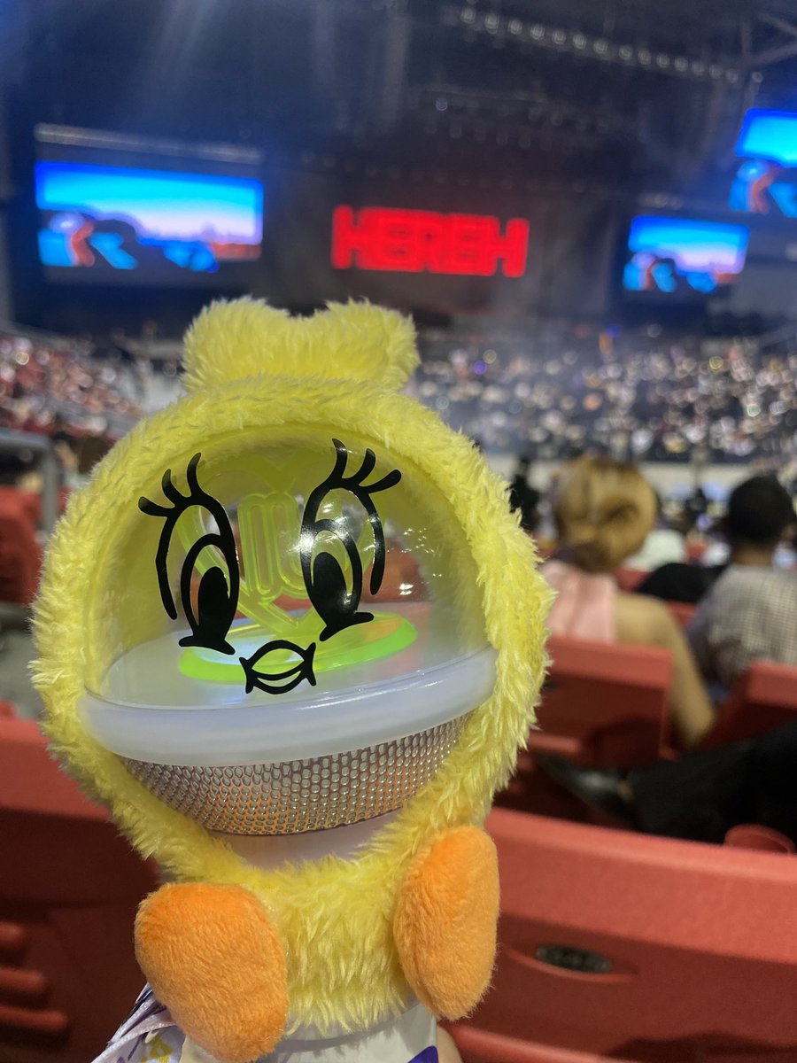 DyniePdC's tweet photo. Finally! 😭💗#HEREH_WORLD_TOUR_IN_MANILA https://t.co/RdQWUty53q