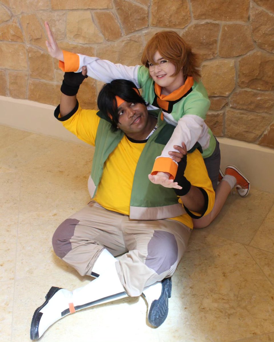 TheBigChef92's tweet photo. Hey what's up guys!? Thought about showing you guys some Awesome Team Punk Photos during Weebcon '24 featuring @MoriartyToki #voltronlegendarydefendercosplay #voltron2024 #hunkgarrett  #hunkvoltron #pidgevoltron #teampunk #pidgexhunk #hidge #hidgevoltron https://t.co/4k3fBQEEh9