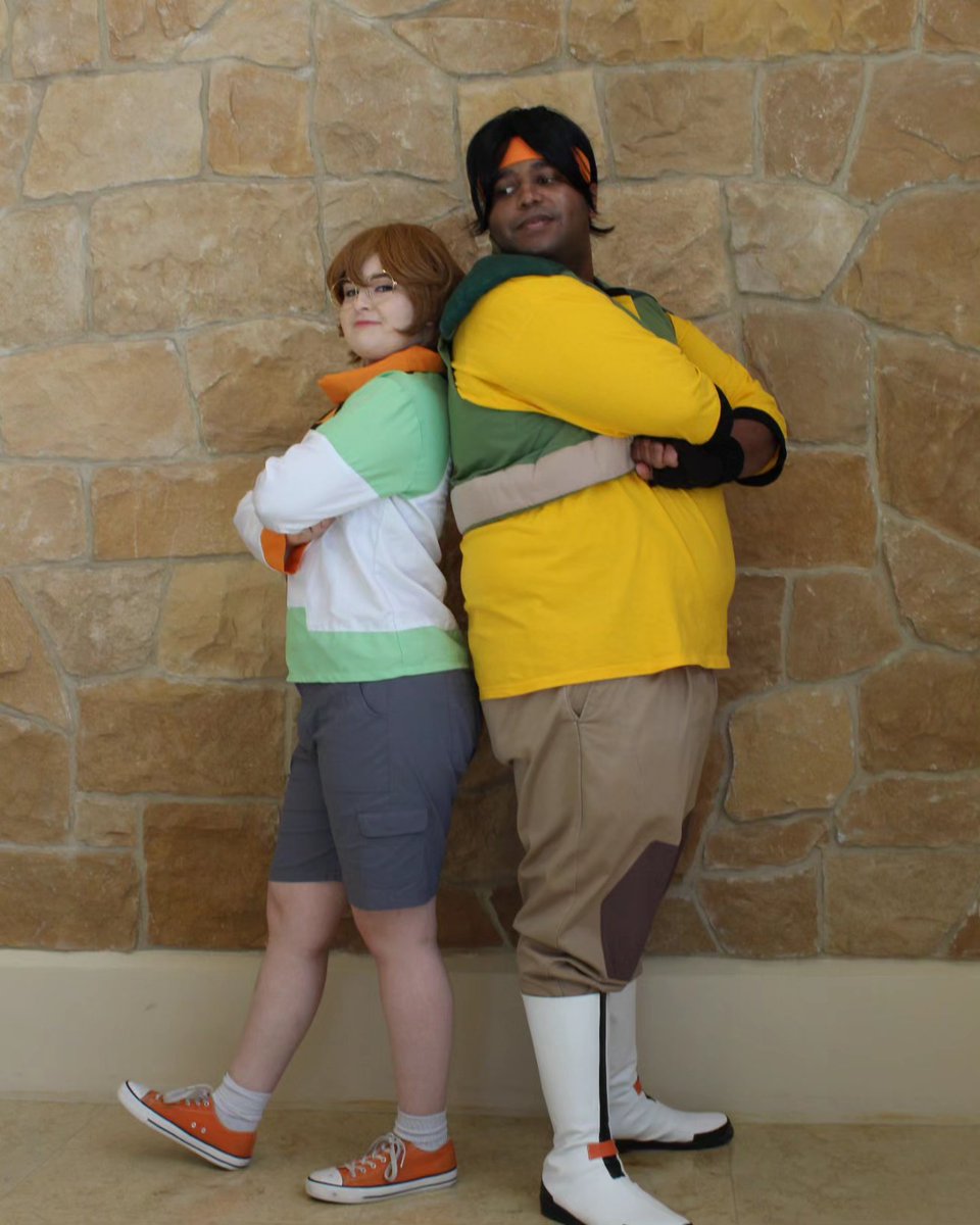 TheBigChef92's tweet photo. Hey what's up guys!? Thought about showing you guys some Awesome Team Punk Photos during Weebcon '24 featuring @MoriartyToki #voltronlegendarydefendercosplay #voltron2024 #hunkgarrett  #hunkvoltron #pidgevoltron #teampunk #pidgexhunk #hidge #hidgevoltron https://t.co/4k3fBQEEh9