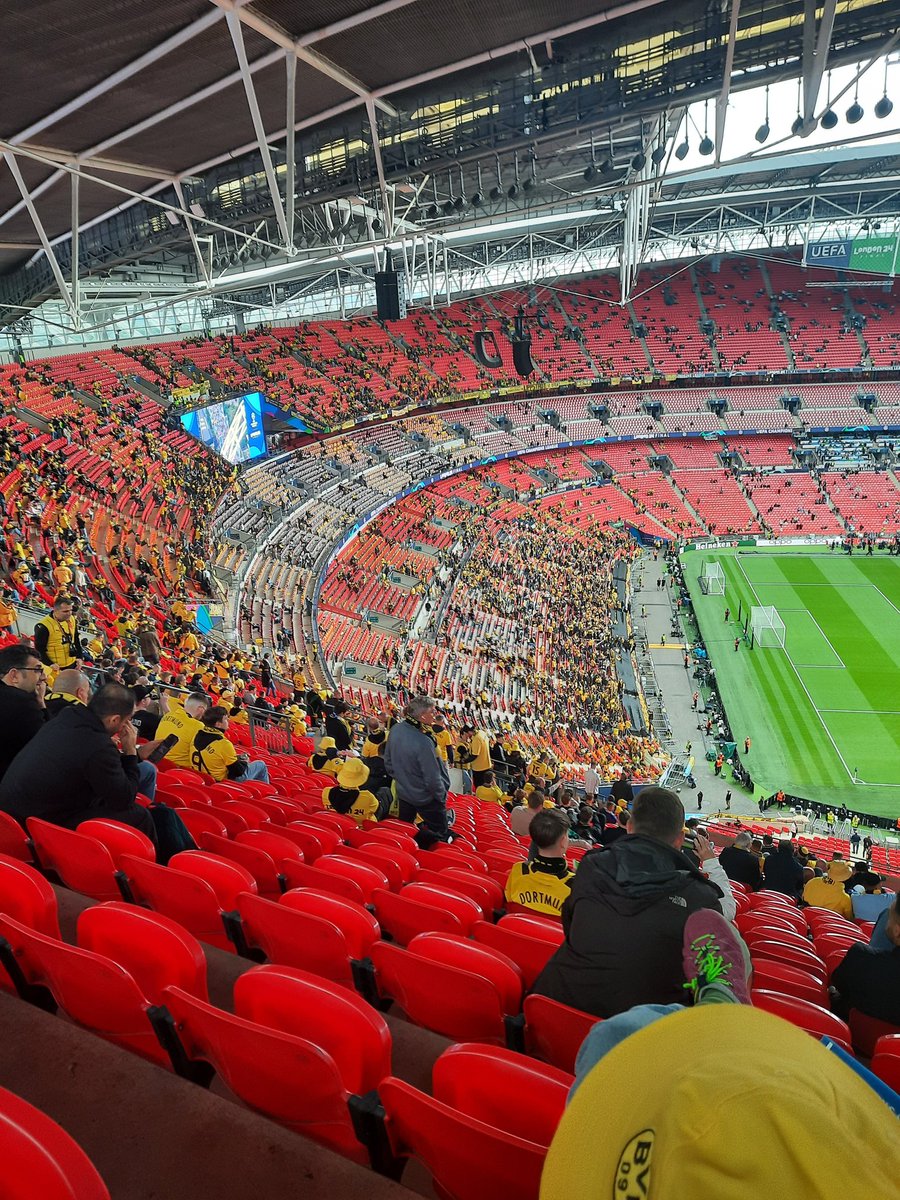 ChristianBVB67's tweet photo. Es wird langsam voll https://t.co/Qdx8IBuOPn