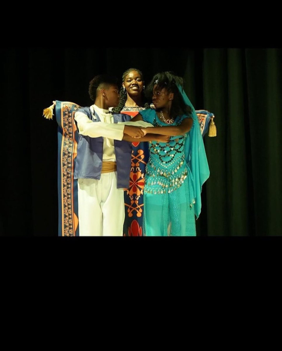 WalkerMillMS's tweet photo. Our Prestigious Models put on an excellent fashion show last month! Ms. Lampkins and Ms. Blocker deserve a huge round of applause. @wmmstag #pgcps #pgcpsproud #pantherpride #wmms #blueandgold #modelbehavior #ModelingTeam https://t.co/4FGhO7zQW2