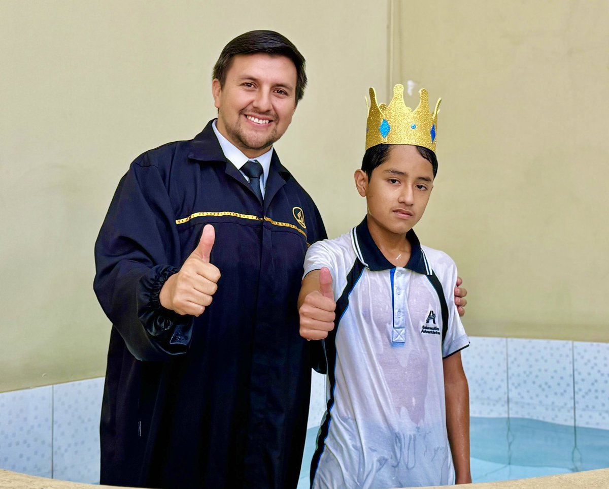 ¡Gloria a Dios! 🙌🏼😁 Con rostros de felicidad, niños y adolescentes de los colegios adventistas deciden por Cristo y le entregan su corazón a través de las aguas bautismales. ❤️🥹 

Dios bendiga a nuestros maestros y capellanes que realizan la misión en sus aulas. ✨
