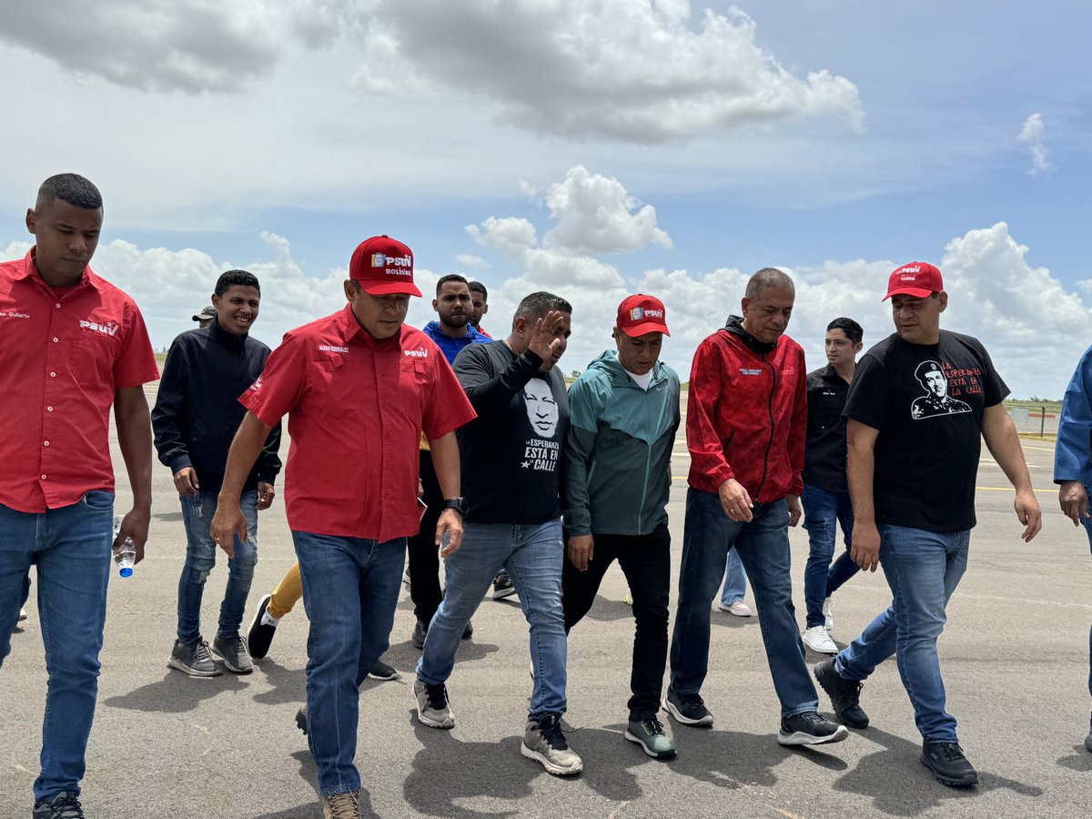 OviedoPSUV's tweet photo. Bienvenido hermano Pedro Infante a Ciudad Guayana, tu tierra, hoy el pueblo está de pie con @NicolasMaduro en el Pleno Organizativo del PSUV rumbo a la victoria del 28J.

#PuebloEnLasRedes https://t.co/1AAjQEeWd7