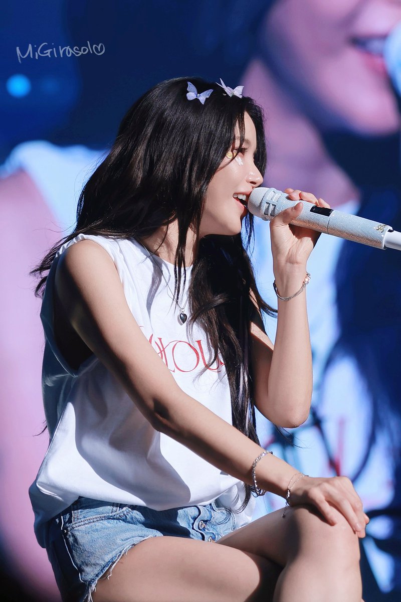 WHEEINTHEMO_ON's tweet photo. 20240601 SOLAR 2ND CONCERT 
[COLOURS] in Seoul - DAY 1

Estoy enamorada🥹

#솔라 #SOLAR #김용선 https://t.co/orq1A341dr