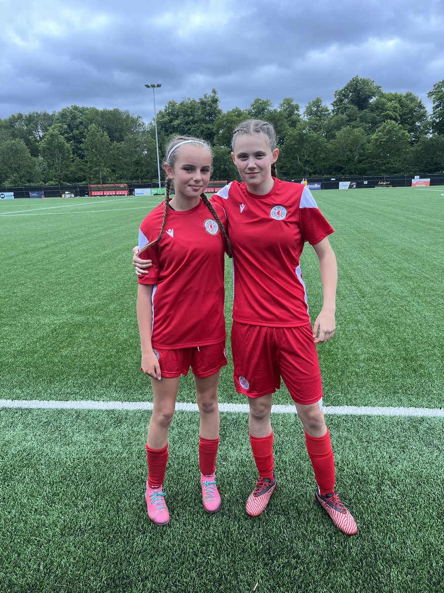 samroyffe's tweet image. Bursting with pride watching these 2 pick up their Welsh caps 🏴󠁧󠁢󠁷󠁬󠁳󠁿 for @WelshSchoolsFA representing @IslwynHighSport @IslwynHigh. 
What a fantastic game! Well done to every single girl who played today and to the coaches 👏👏