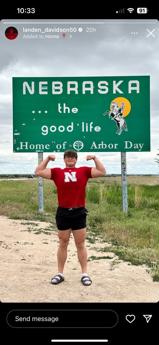 Landen Davidson, the #Huskers’ 2024 OL signee from Broomfield, Colorado, who runs a sub-5-second 40, making his way to Lincoln.

Looks like he’s ready to roll.