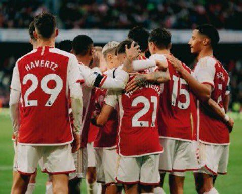 koora_fan14's tweet photo. - اشتقنا اليك ، علمنا ان لا نشتاق 🔴⚪️ https://t.co/hmRlZS4B70