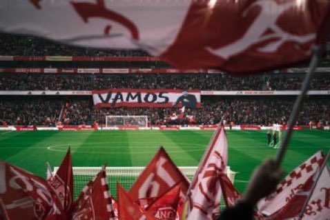 koora_fan14's tweet photo. - اشتقنا اليك ، علمنا ان لا نشتاق 🔴⚪️ https://t.co/hmRlZS4B70