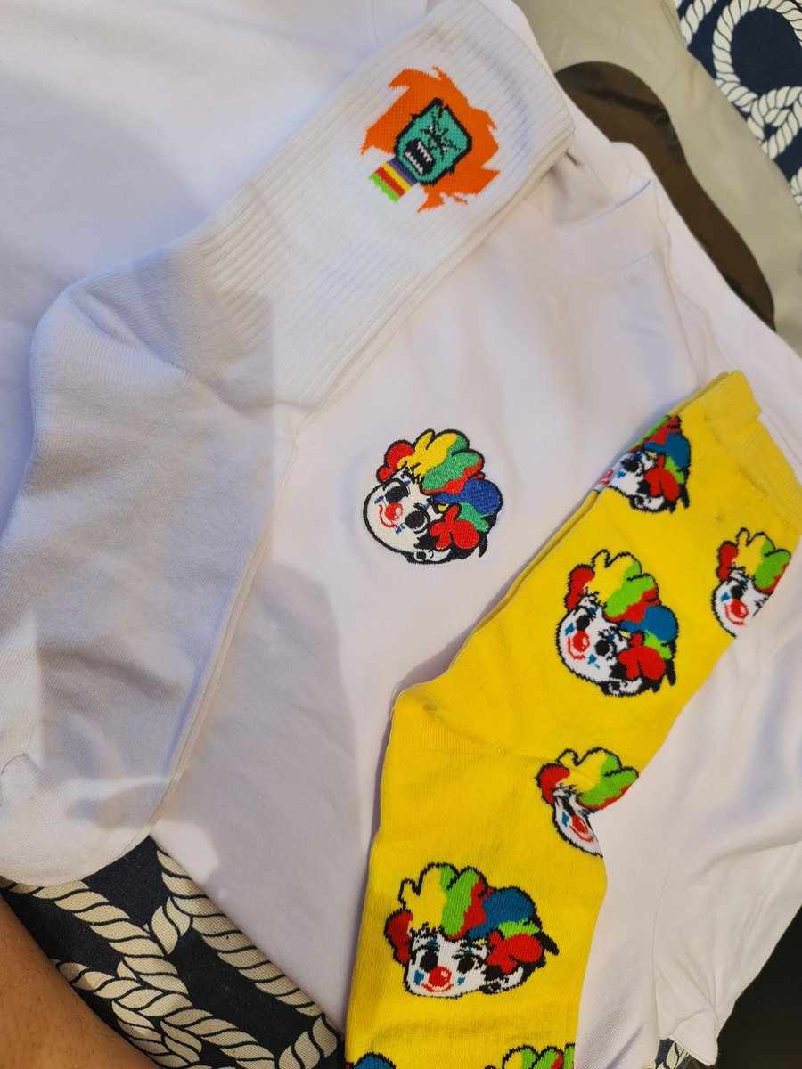 jennyvalde's tweet photo. Me llegó ayer, y está todo espectacular.  Se nota la calidad, es una locura! Creo que volveré a comprar alguna camiseta .
#auronhouse @auronplay https://t.co/KIXkujUpKs