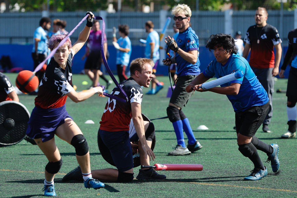 Ayto. de Valladolid (@ayuntamientovll) on Twitter photo Los campos de fútbol de Don Bosco, acogen los primeros encuentros de la IX edición del Torneo Nacional de Jugger ‘Spring Cup’.
Una competición que reúne este fin de semana a más de 300 jóvenes y 35 equipos procedentes de todo el país.
#springcup2024 <a href="/juggerpucela/">Jugger Pucela</a> #jugger Los campos de fútbol de Don Bosco, acogen los primeros encuentros de la IX edición del Torneo Nacional de Jugger ‘Spring Cup’.
Una competición que reúne este fin de semana a más de 300 jóvenes y 35 equipos procedentes de todo el país.
#springcup2024 <a href="/juggerpucela/">Jugger Pucela</a> #jugger