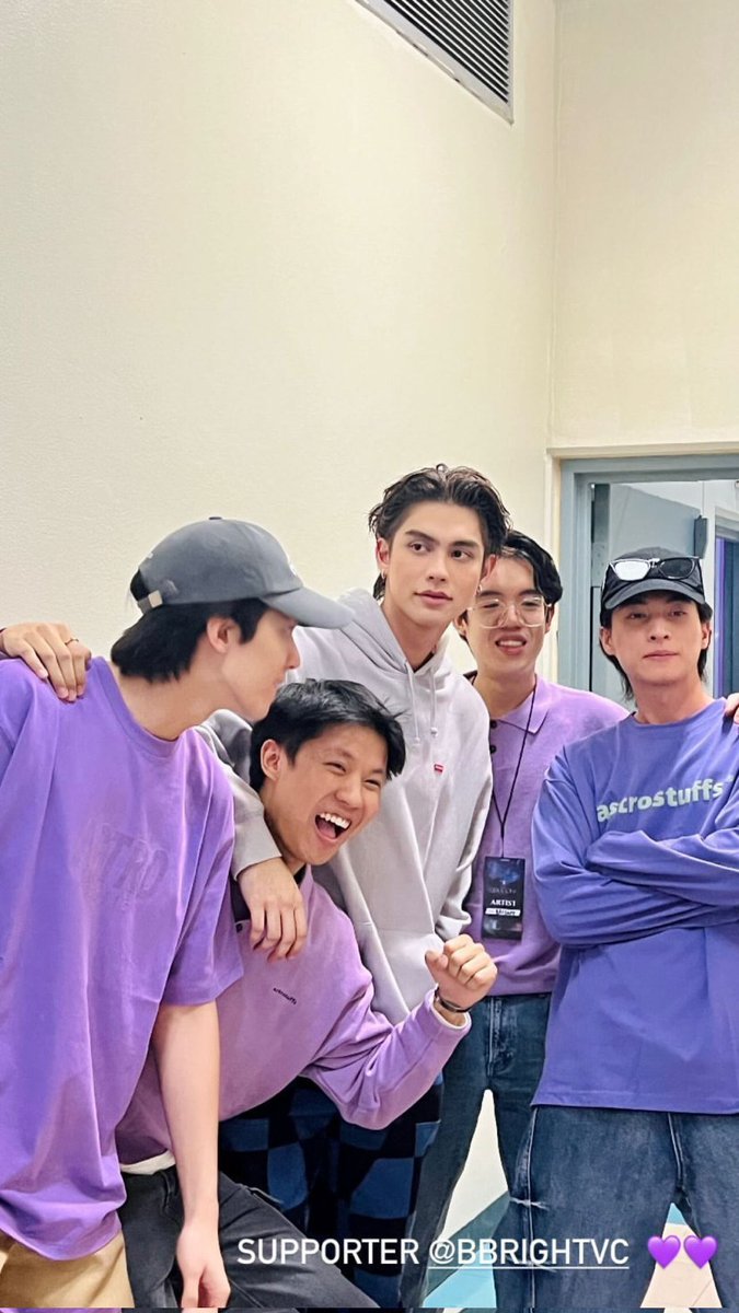 wooziiefern's tweet image. ทีมซัพพอร์ทเพื่อนสุชๆๆ ชอบความทุกคนทรงแอสโตรคอลแตกต่างกันออกไป55555555

#TheKingdomsConcertxBRIGHT_Day1 
#TheKingdomsConcertxBright
#TheKingdomsConcert_D1
#bbrightvc @bbrightvc