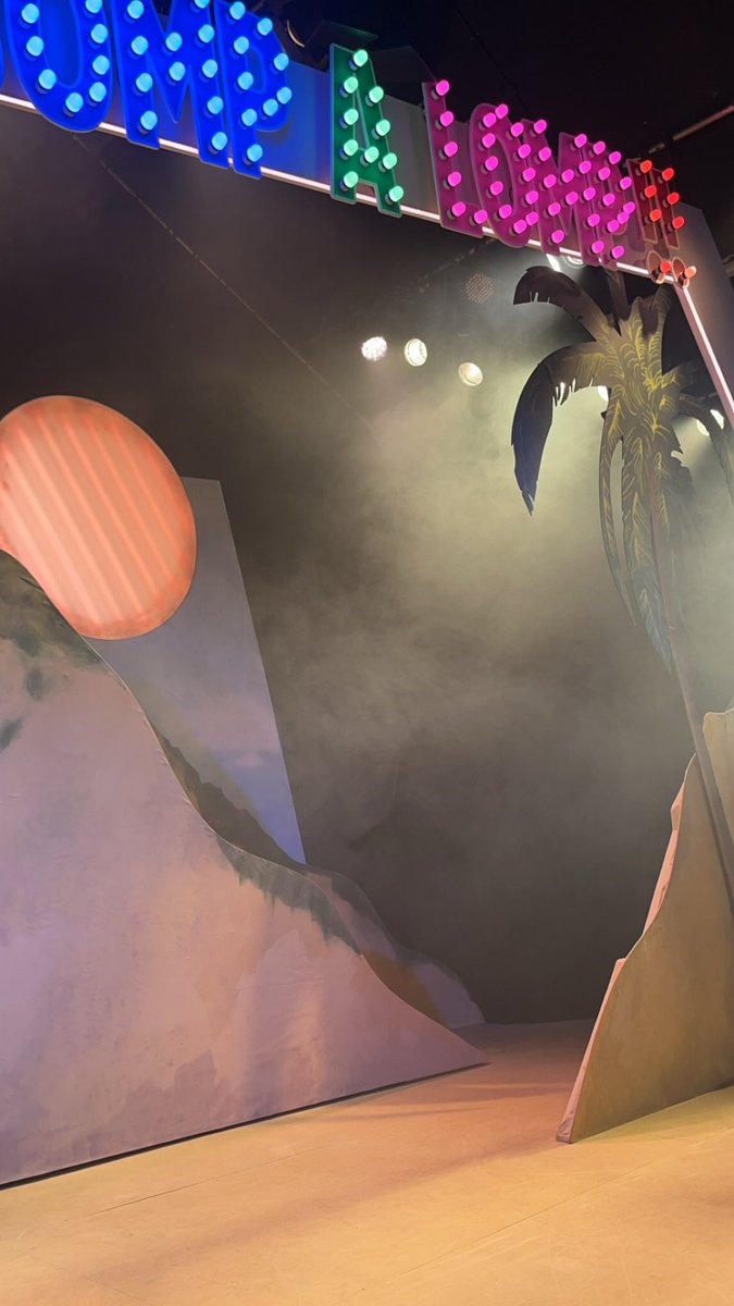 JamesRScott94's tweet image. Today’s matinee performance. A world premiere run. 

Directed by Mark Bell (The Play That Goes Wrong; one of my favourite plays) and described in the synopsis as “A parody of jukebox musicals. Grease meets Squid Game.” 

Going in blind. #FunAtTheBeach 🎭 @swkplay