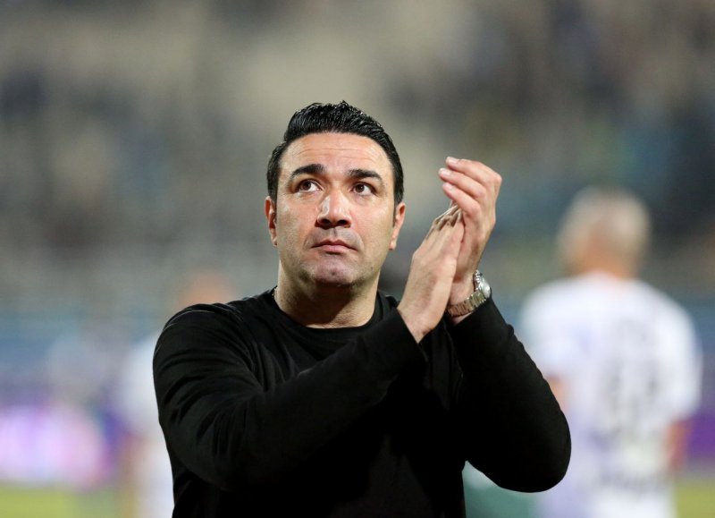 _19maxo19_'s tweet photo. تو سرما و گرما هوادار اومد ورزشگاه ده برابر توانش برات گذاشت چون دستت خالی بود تمام بازی های خونگی رو برات درآورد جام تو دستای خودت بود با ذهنیت کوچیک و لجبازی احمقانت همه چیز رو خراب کردی
هیچوقت نمیبخشمت https://t.co/RrlahVl8vc