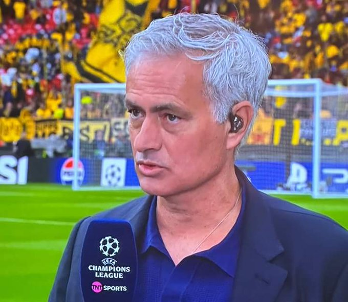 ✨ José Mourinho: “Toni Kroos es un genio. No puedo creer que esta sea la última vez que lo veré jugar al fútbol a nivel clubes. Es emocionante”.

📺 TNT Sports.