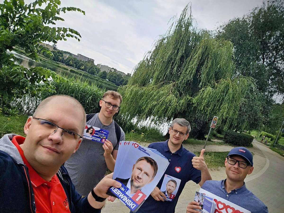 LPolinceusz's tweet photo. Jak sobota to ... działamy dalej 💪 kampania do Europarlamentu 🇵🇱🇪🇺✌️ wspieramy Marcin @MKierwinski #MKTeam oraz Kamila @Gasiuk_Pihowicz #POzwyciestwo 😃
@PORP_Warszawa https://t.co/gVI9FunMfa