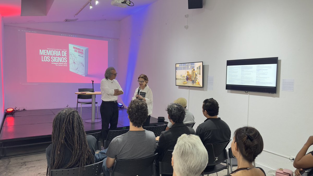 Anoche en el CCET se realizó la presentación del libro “Memoria de los signos de #CarlosLanza, que recopila 27 ensayos de obras de mujeres y hombres, hondureños como extranjeros, quienes han encontrado en 🇭🇳 el espacio idóneo para exponer sus búsquedas y cualidades estéticas