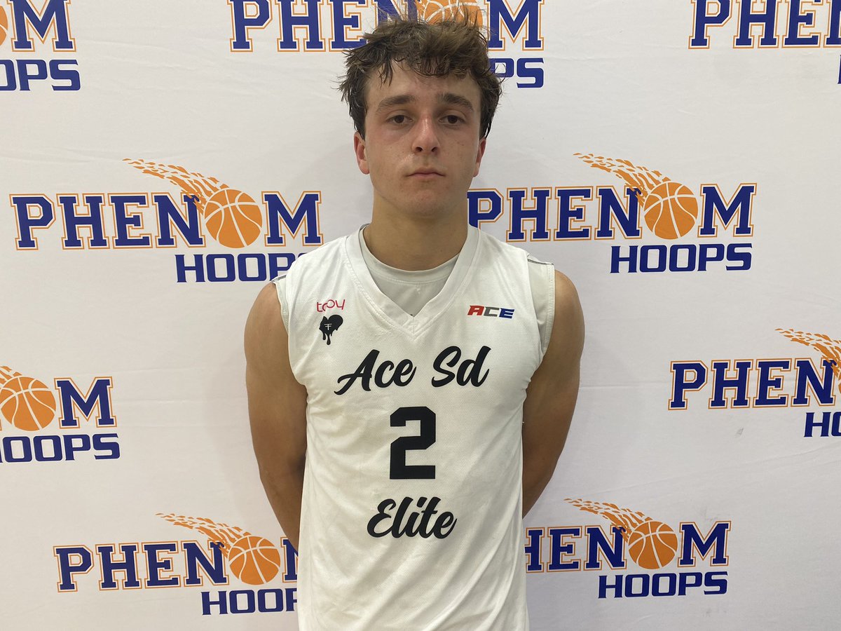 5’11 2025 Alex Hutchens <a href="/AlexHutchens820/">Alex Hutchens</a> (<a href="/ACESDCHARLOTTE/">ACE Skill Development</a>) can absolutely fill it up from the perimeter. Confident shooter with deep range. Knocked down six 3’s. Finished with 24 points. #PhenomSummerShowcase