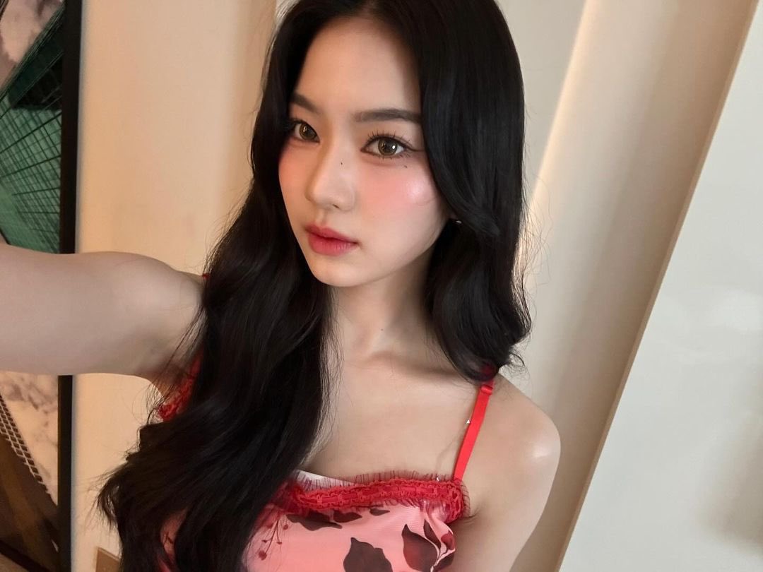 LCIFILE's tweet image. isamovingon instagram update (1/1)

“𝒲𝒶𝓉𝑒𝓇𝒷𝑜𝓂𝒷 ❤️   #roses”
🎧 lone summer - slchld