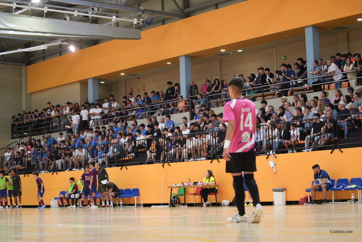 WanapixSala10's tweet photo. Wanapix Gestión Común lo ha peleado hasta el final pero ha terminado cayendo ante @FCBfutbolsala en la segunda jornada de la fase previa del Campeonato de España Cadete

Wanapix Gestión Común 4-6 @FCBfutbolsala 

Mañana última jornada, ¡vamos equipo! 

#VolvemosMásFuertes https://t.co/7QC2bL13Tq