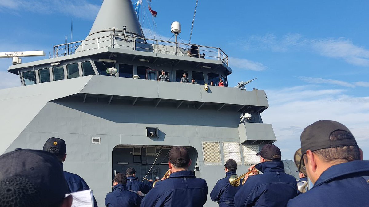Armada_Arg's tweet photo. Los patrulleros oceánicos “Piedrabuena", "Storni" y "Contraalmirante Cordero", de la División Patrullado Marítimo, tomaron amarras en la Base Naval Mar del Plata.
Las unidades participaron del ejercicio Passex “Gringo-Gaucho II” entre las Armadas de Argentina y Estados Unidos. https://t.co/bJtxGrgBoB