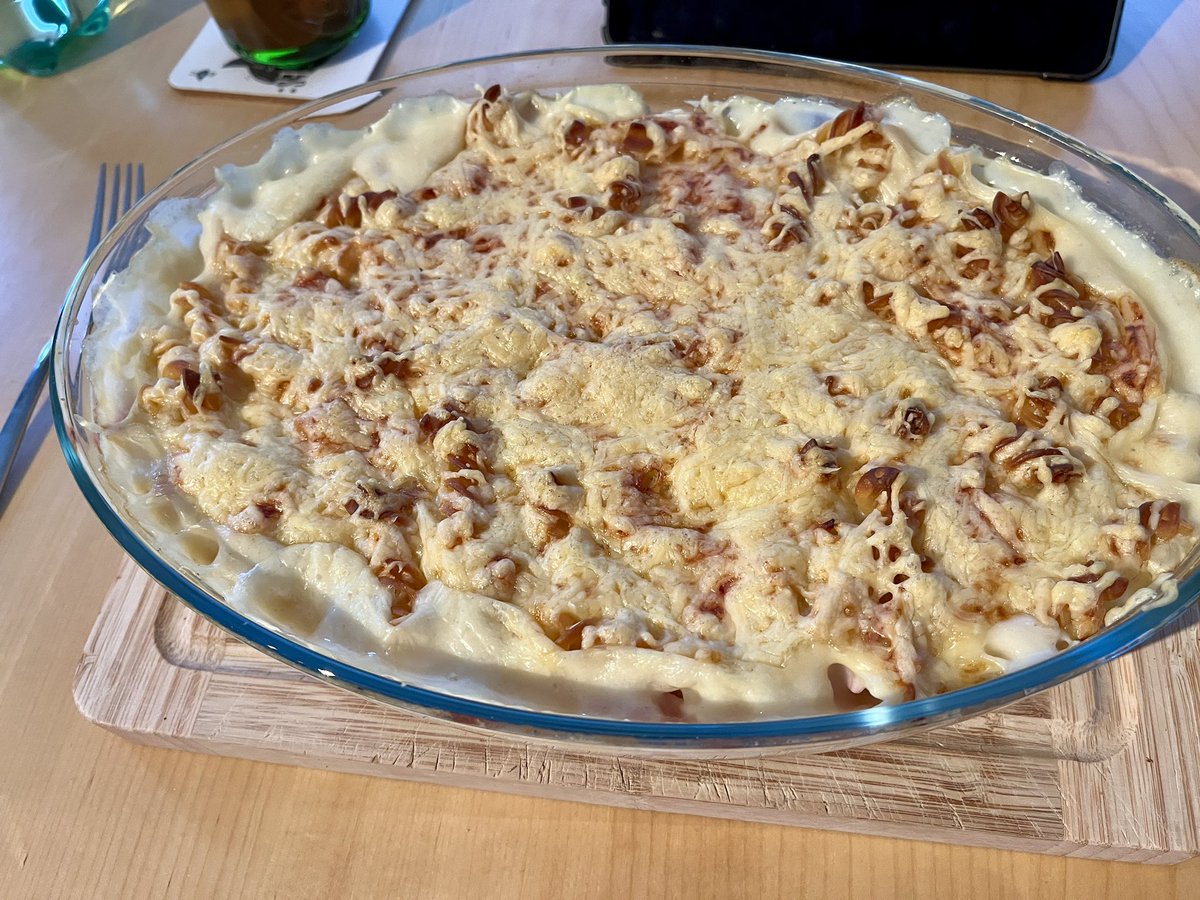 MrElch's tweet photo. Endlich mal wieder gratinöses Essen.
#Gratingott https://t.co/t7ElxYjLM8