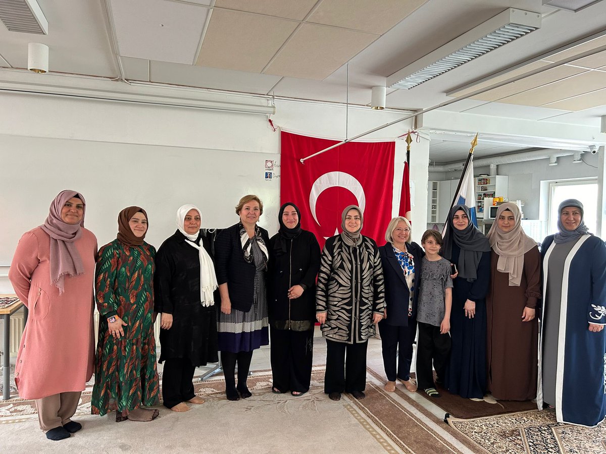 Tuğba IŞIK ERCAN (@tugbaisikercan) on Twitter photo 📍HELSİNKİ
Türkiye-Finlandiya Dostluk Grubumuz ve Büyükelçimiz Sn. <a href="/Deniz__Cakar/">Deniz Çakar🇹🇷</a> ile birlikte Vantaa Diyanet Derneği’ni ziyaret ettik. Din görevlilerimiz ve cemaatle bir araya gelerek derneğin dinî ve kültürel faaliyetleri hakkında bilgi aldık.
Nazik misafirperverlikleri ve hoş 📍HELSİNKİ
Türkiye-Finlandiya Dostluk Grubumuz ve Büyükelçimiz Sn. <a href="/Deniz__Cakar/">Deniz Çakar🇹🇷</a> ile birlikte Vantaa Diyanet Derneği’ni ziyaret ettik. Din görevlilerimiz ve cemaatle bir araya gelerek derneğin dinî ve kültürel faaliyetleri hakkında bilgi aldık.
Nazik misafirperverlikleri ve hoş
