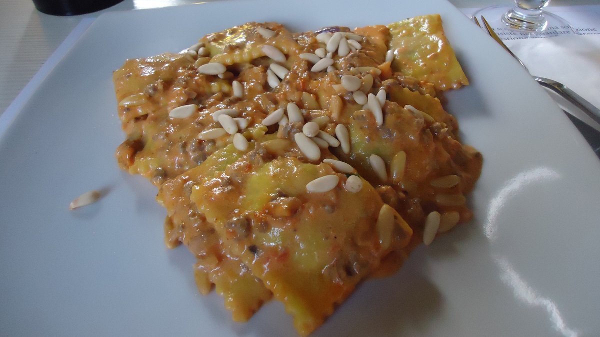 ItalyWith's tweet photo. Ravioli! 😉🍴🧀
#whatsforlunch #whatsfordinner #italia #cucina #tasty #foodie #foodphotography #foodies #tft #ravioli #beeroclock #authentic #italian #food #pinoli #wineoclock #cheese #foodblogger https://t.co/etbvlr4gfe