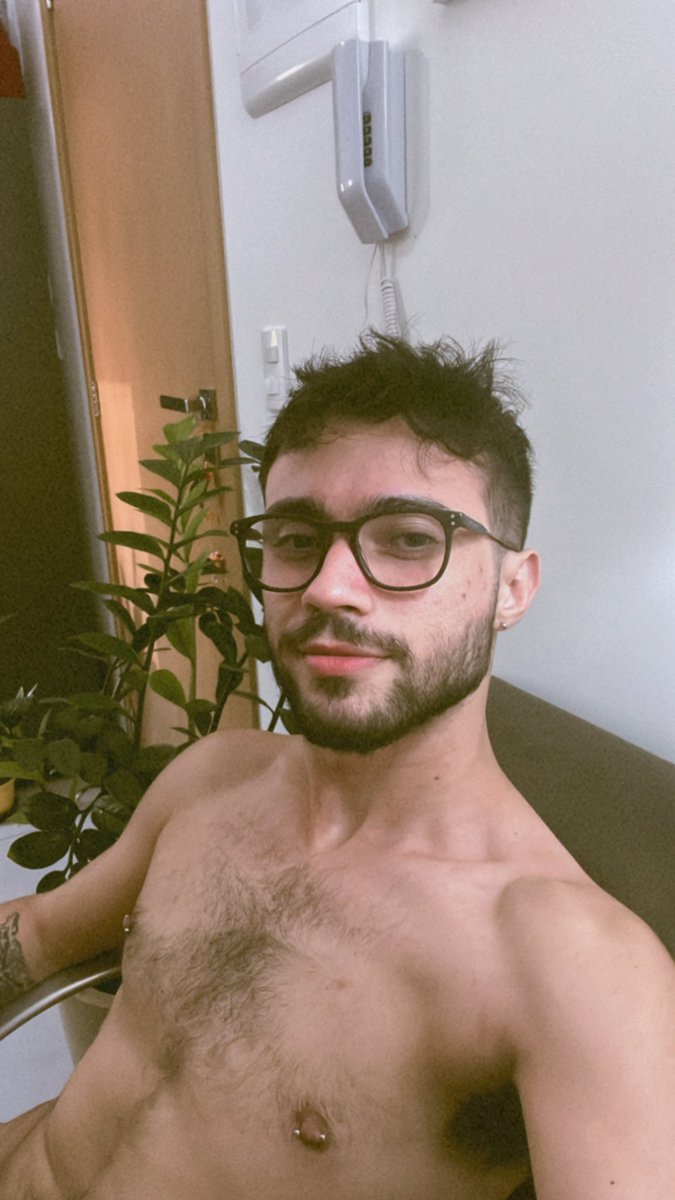 felipeduchanes's tweet photo. 🫢 -40% PROMO  Onlyfans for the next 15 subs! Be quick! 🥵❤️
 The boy  🤓                    The toy 🍆 https://t.co/dOZVC0DkcA