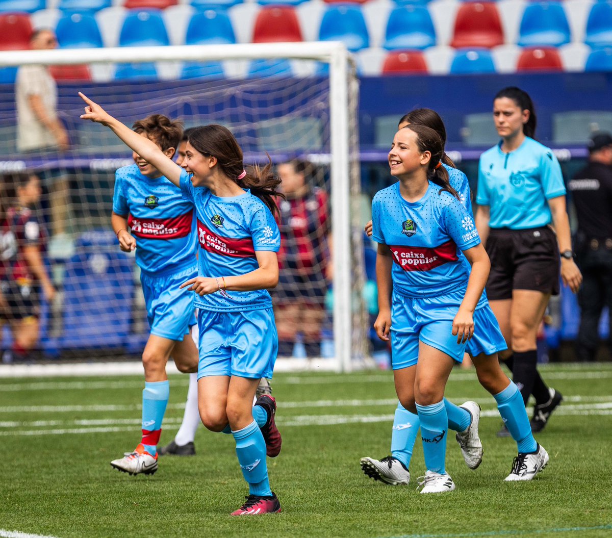 LUDfundacion's tweet photo. Cerramos el primer día del Todos Jugamos ⚽️.
¡¡Mañana más y mejor!! ➡️
#OrgullGranota 🐸 @levanteud #TodosJugamos https://t.co/wzZC5Tgy9K