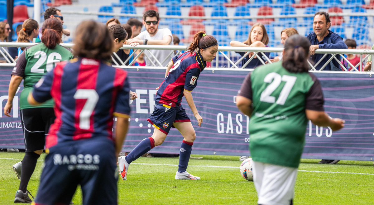 LUDfundacion's tweet photo. Cerramos el primer día del Todos Jugamos ⚽️.
¡¡Mañana más y mejor!! ➡️
#OrgullGranota 🐸 @levanteud #TodosJugamos https://t.co/wzZC5Tgy9K