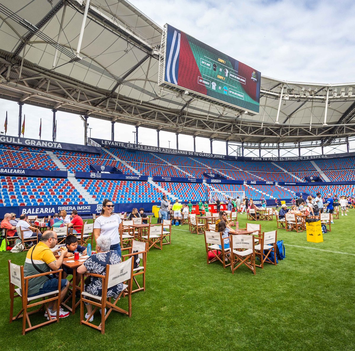 LUDfundacion's tweet photo. Cerramos el primer día del Todos Jugamos ⚽️.
¡¡Mañana más y mejor!! ➡️
#OrgullGranota 🐸 @levanteud #TodosJugamos https://t.co/wzZC5Tgy9K