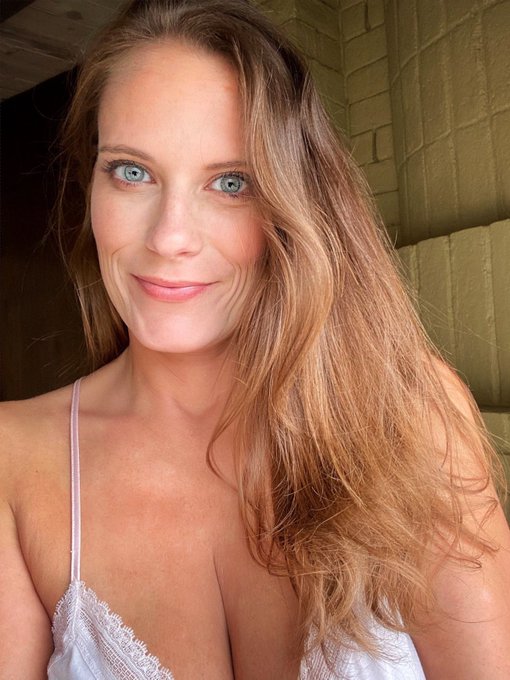 Whatcha doing today?? https://t.co/V5LoII8cCl