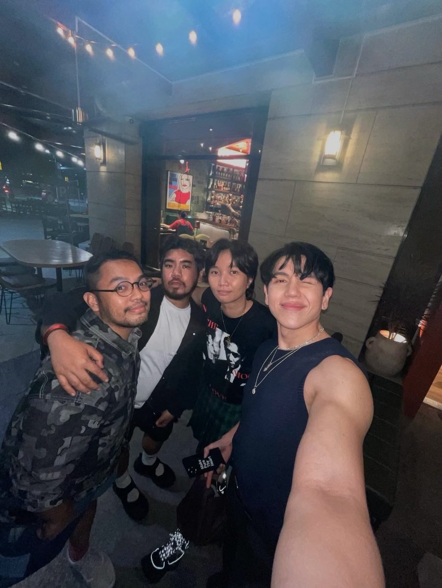 RONchodas's tweet photo. Pride month kick off party. 🌈 @LoveYourselfPh #CastroPr #PrideNight https://t.co/L26h4QuQKY