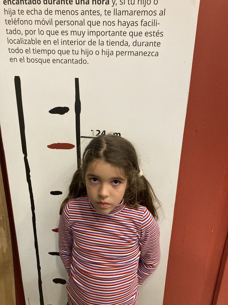 Gracias <a href="/IKEASpain/">IKEA España</a> Badalona por la "gran experiencia"que ha sufrido mi hija en el parque donde se dejan los niños.Al parecer medir justo 124cm(la medida máxima permitida)e ir junto a su hermano pequeño,no es suficiente para poder entrar.Lamentable el trato recibido