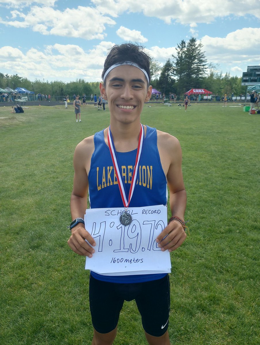 mathsnowrunner's tweet photo. State class B runner up in the 1600m and braking the school record is Sam Laverdiere. https://t.co/33wjqRKIb7