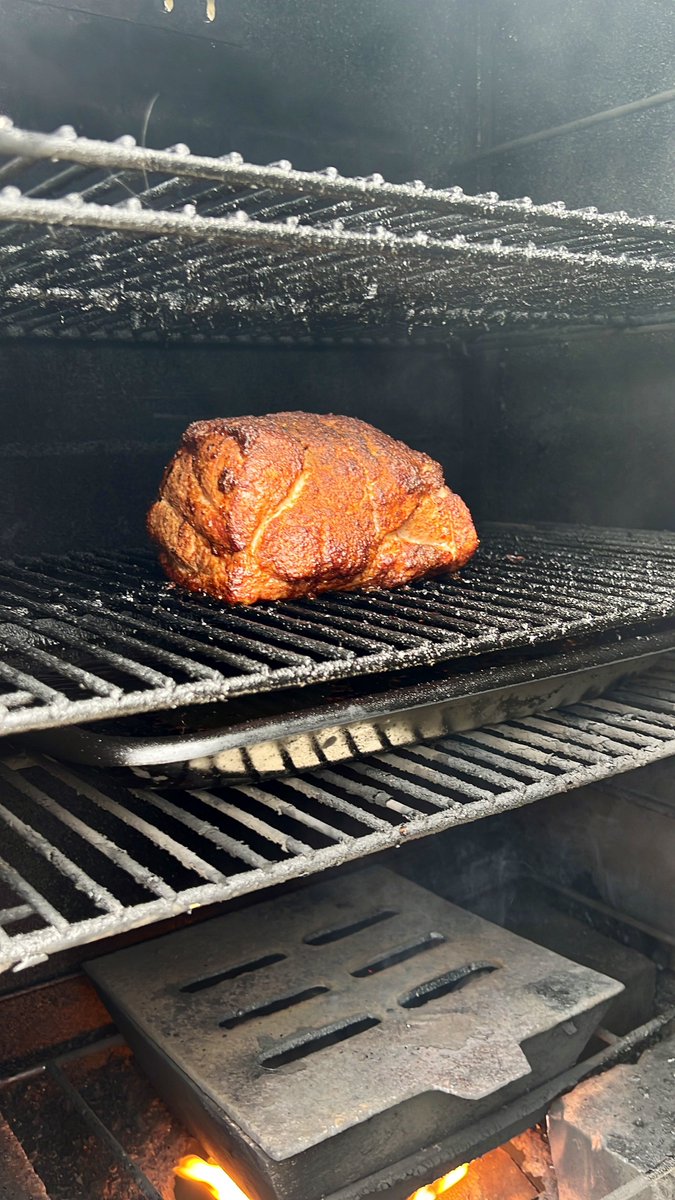 c_barn8's tweet photo. Great color
Hitting with a Mop and Wrapping in 30
#CookingWithSmoke https://t.co/hHnivHqs4L