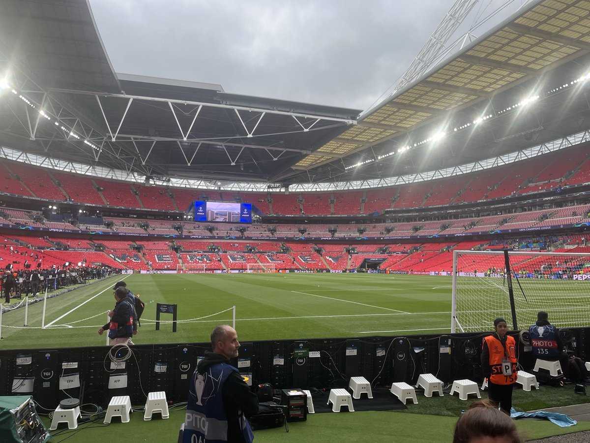 tinke971's tweet image. Ich drücke der Mannschaft und den Fans die Daumen! #Wembly #BvB (Foto hat mir mein Sohn geschickt)