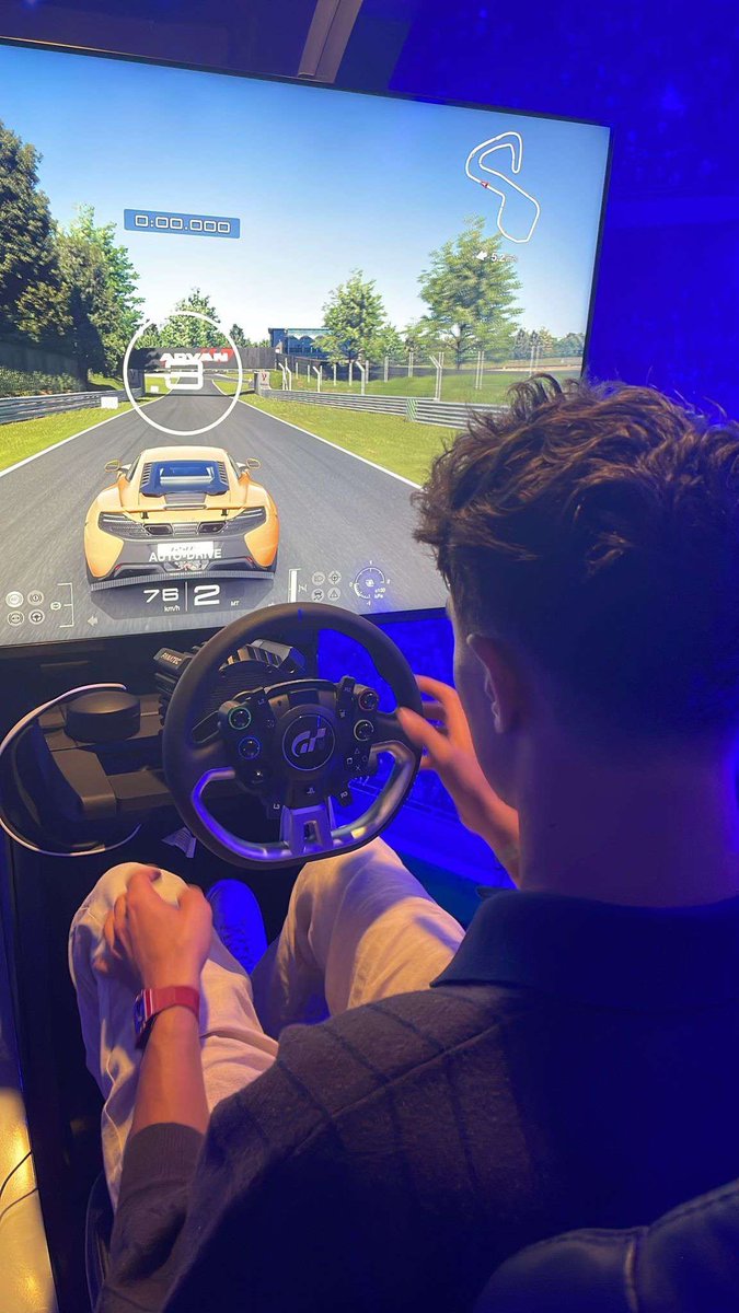 loverboylando's tweet image. whoever cut his hair i hope the other side of your pillow is freezing cold tonight🙏🏼🙏🏼