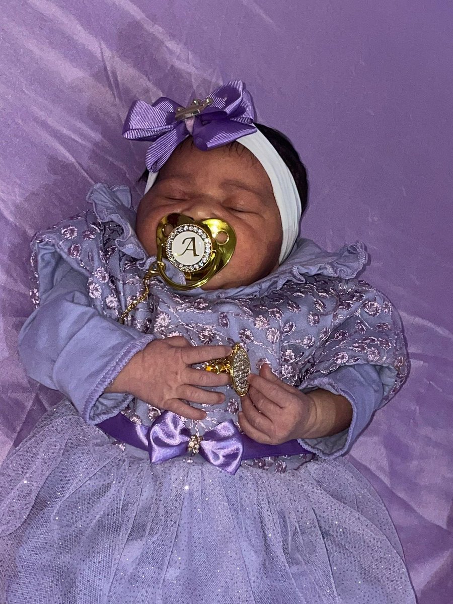 rodrigues23g's tweet photo. Apresento a vocês minha última gotinha rss minha taurina boladona 🥰😍💜 https://t.co/HD4Zrlc5UP
