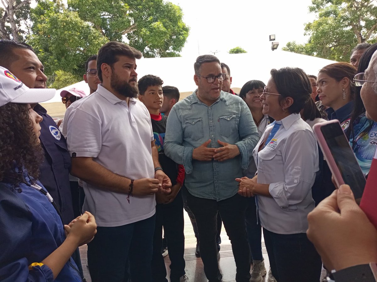 CeguMonagas's tweet photo. Gob de #Monagas @ErnestoLunaPsuv, Responsable del @CeguMonagas @ildemaroga1, y demás autoridades universitarias reciben a la Ministra del @MPPEU_Ve Dra. @sandraoblitasr en la Feria de Oportunidades de Estudios #SNI2024 de la entidad.
#PuebloEnLasRedes https://t.co/361appDlap