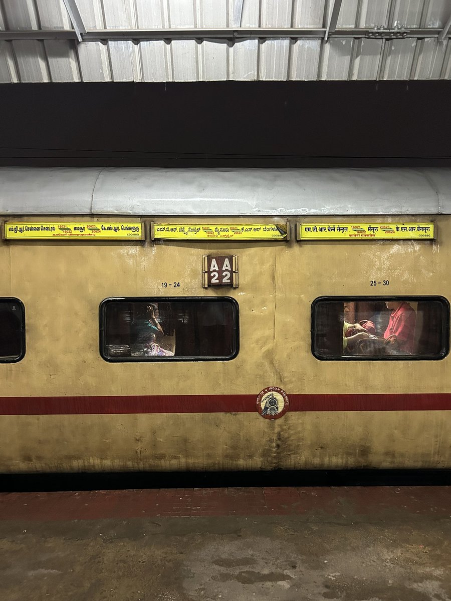 PantryCar's tweet image. Why it is raining? 

There are still some Nalla Ullams(Good Souls) who give Side Lower in exchange of my Side Upper Berth! 😊

Kadavul Irukkan Kumaaru 😄

Vootukku to celebrate my birthday and @narendramodi Ji’s Historic 3rd Term win with family! 

#IndianRailways #ModiBhakt