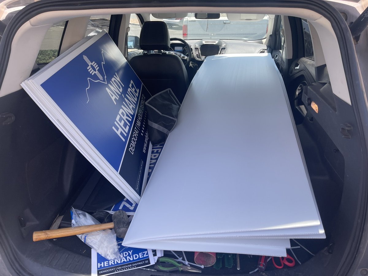 Profe_Andy's tweet image. That’s a nice new Math degree you have there. It’s a shame you can’t tell that 4’ x 8’ is bigger than your space available before you drive 250 miles to pick up signs.