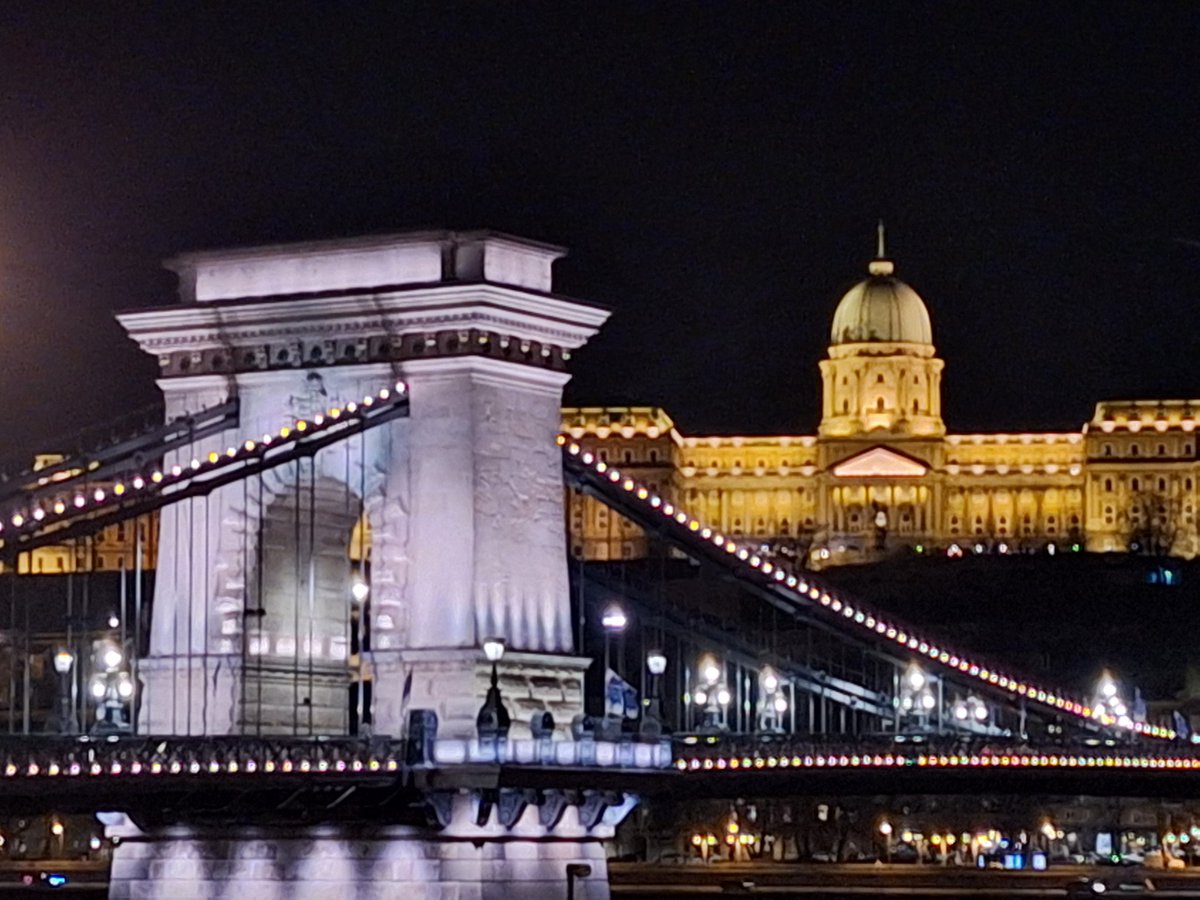 nancycappelli's tweet photo. #Budapest #Hungría 🇭🇺 #RecuerdoDeViaje #Wanderslust @cappellimario_ @paodavuy https://t.co/QVGEGWholk