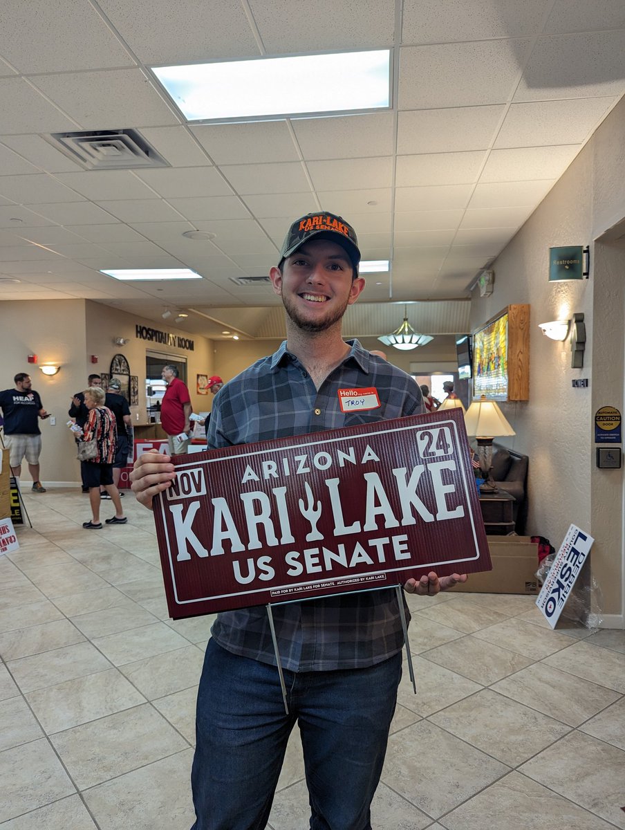 Great Morning at Sun City Grand! We love the community here.

@KariLake is kicking so much we'll have to get more signs!

DM me to get yours! #Karizona