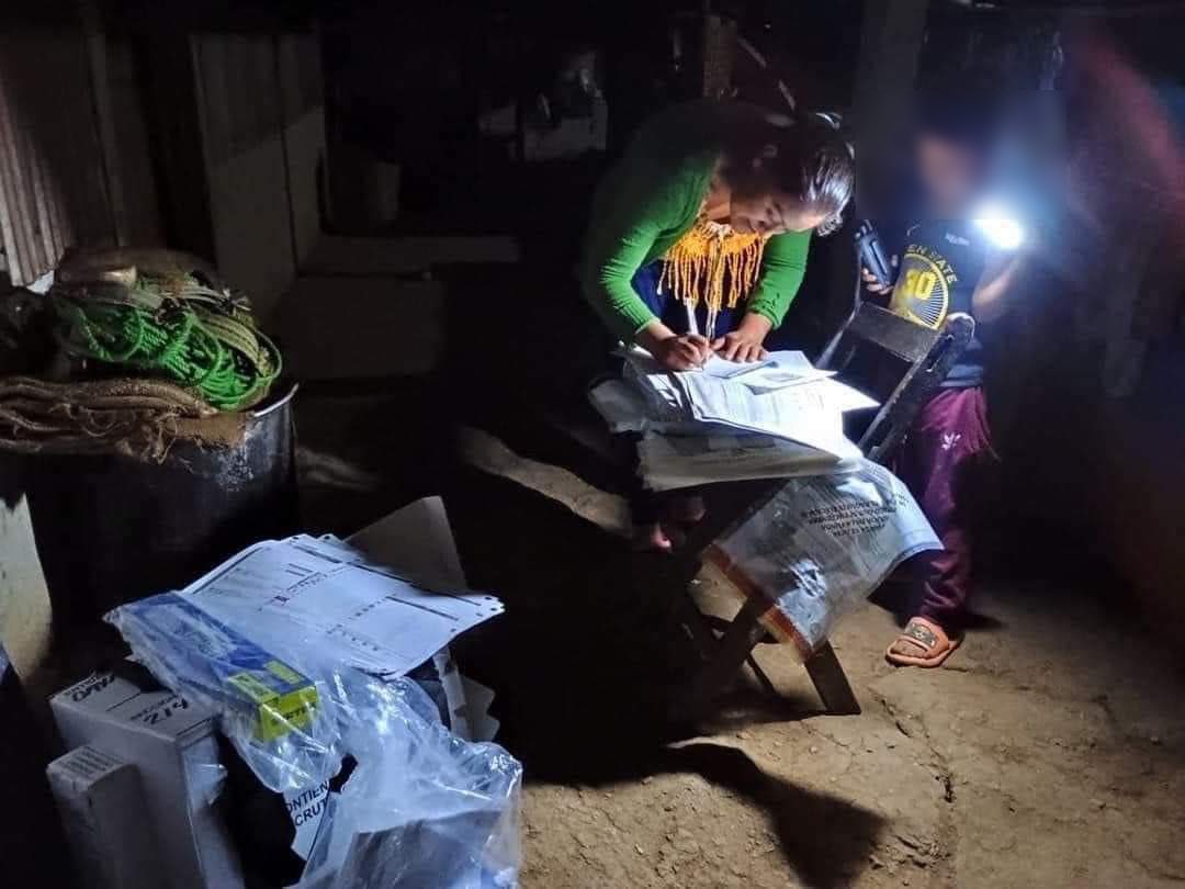 👏🏽Aplausos para esta funcionaria en #Oaxaca; llevó sus paquetes electorales en burro a una comunidad marginada

Una capacitadora electoral transportó material -en un burro- a Santiago Xanica para que la ciudadanía de esa localidad pueda emitir su voto en las #EleccionesMx2024.