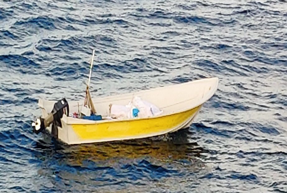 dgprPaknavy's tweet photo. #PakNavy ship #YARMOOK seized approx 380 Kgs of narcos at #NAS.The execution of Anti-Narcotics Ops is demonstration of PN resolve to deter, dissuade & disrupt all illegal activities. PN is maintaining permanent presence in IO to keep natl & Intl #SLOC under intense surveillance. https://t.co/vY7nlRHuRR