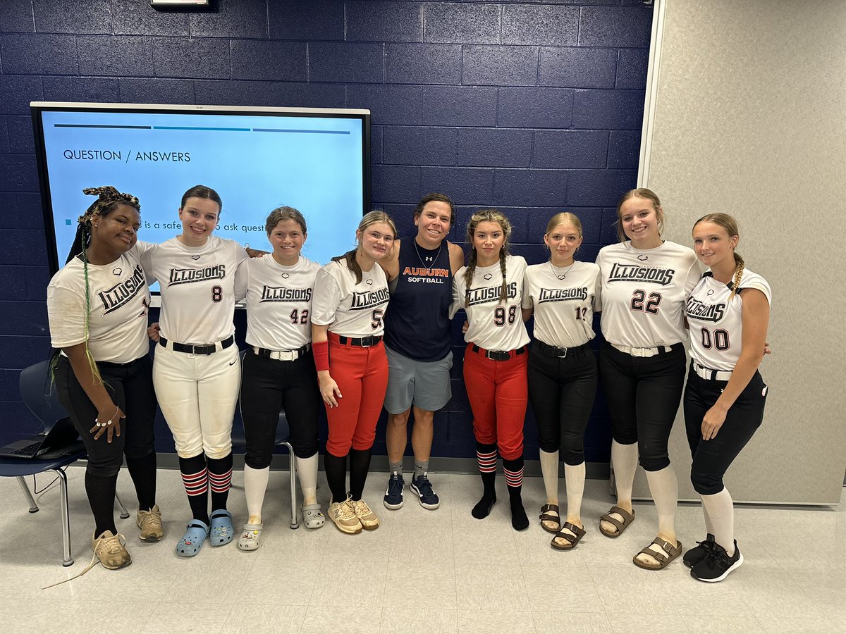 A huge thank you to Kelsey Cartwright for giving our players and parents an amazing presentation on recruiting. ’re excited to play in the Mid TN Softball Exposure Tournament in a couple weeks where college coaches will be on the field observing and teaching our athletes!